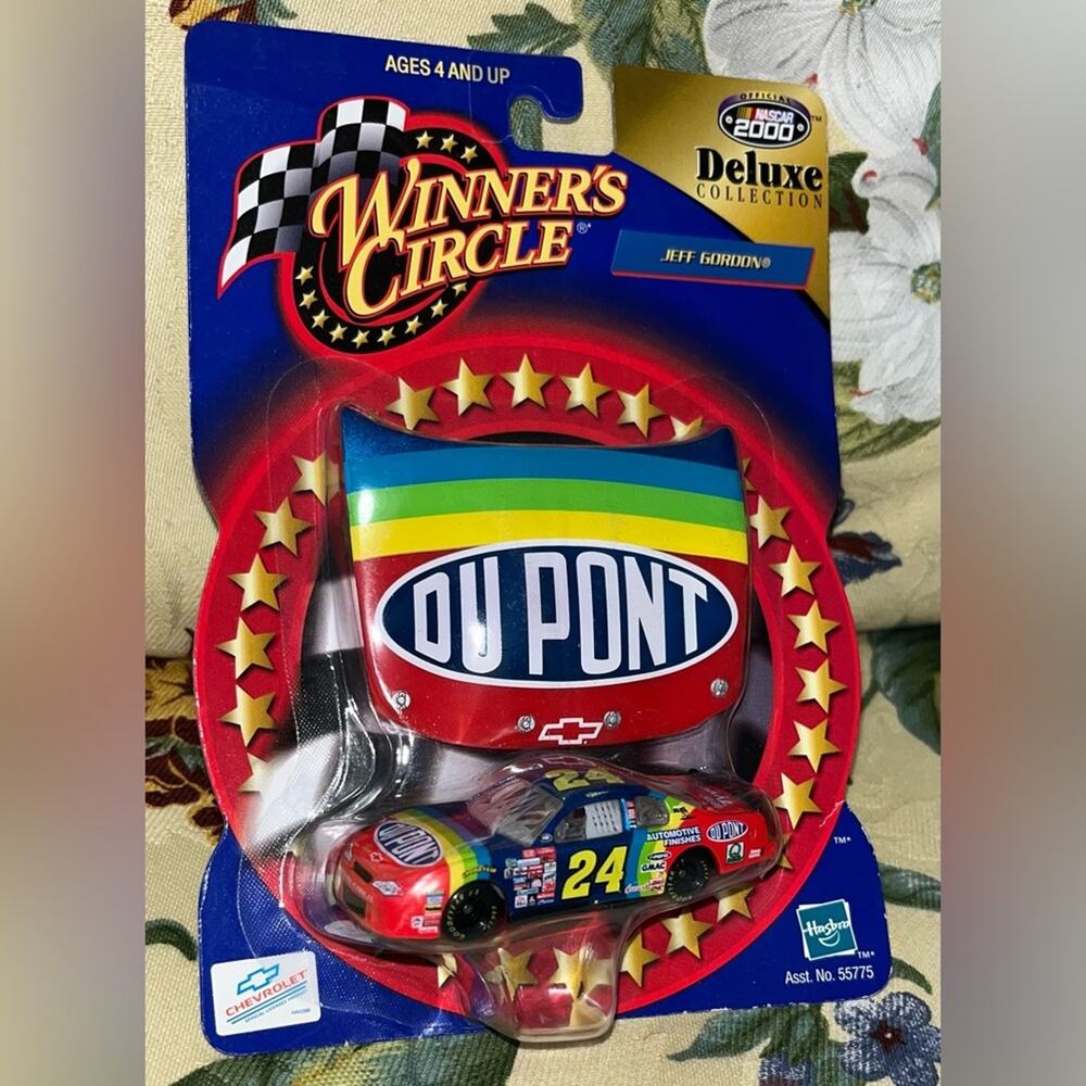 NIB! 1999 Winner's Circle Jeff Gordon Dupont Rainbow 1:64 Scale